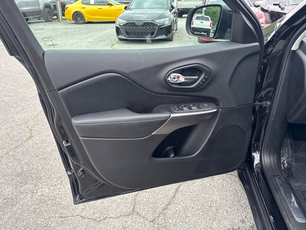 Used 2019 Jeep Cherokee Limited FWD image 25