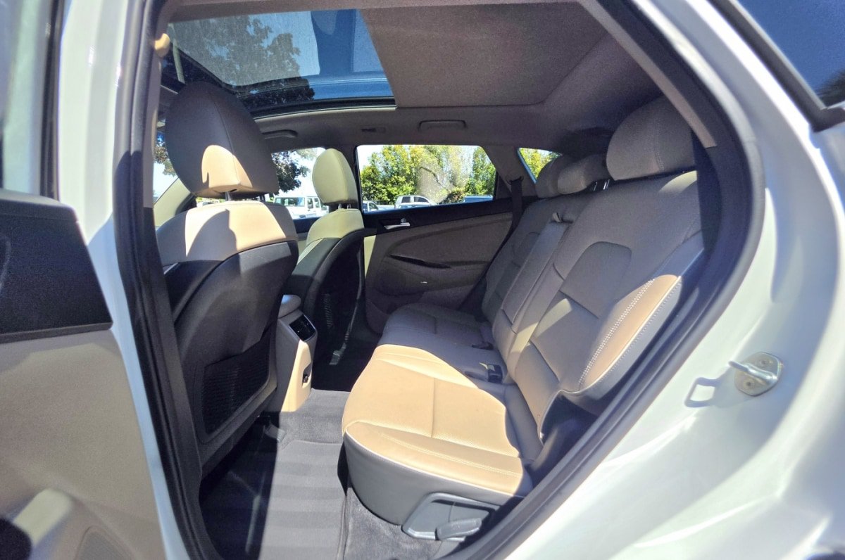 Used 2020 Hyundai Tucson Ultimate w/ Cargo Package AWD/4WD image 12