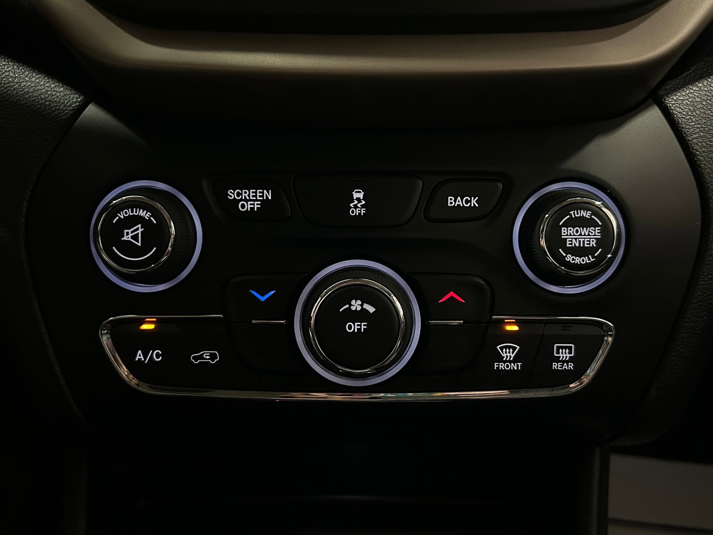 Used 2015 Jeep Cherokee Latitude w/ Cold Weather Group AWD/4WD image 10