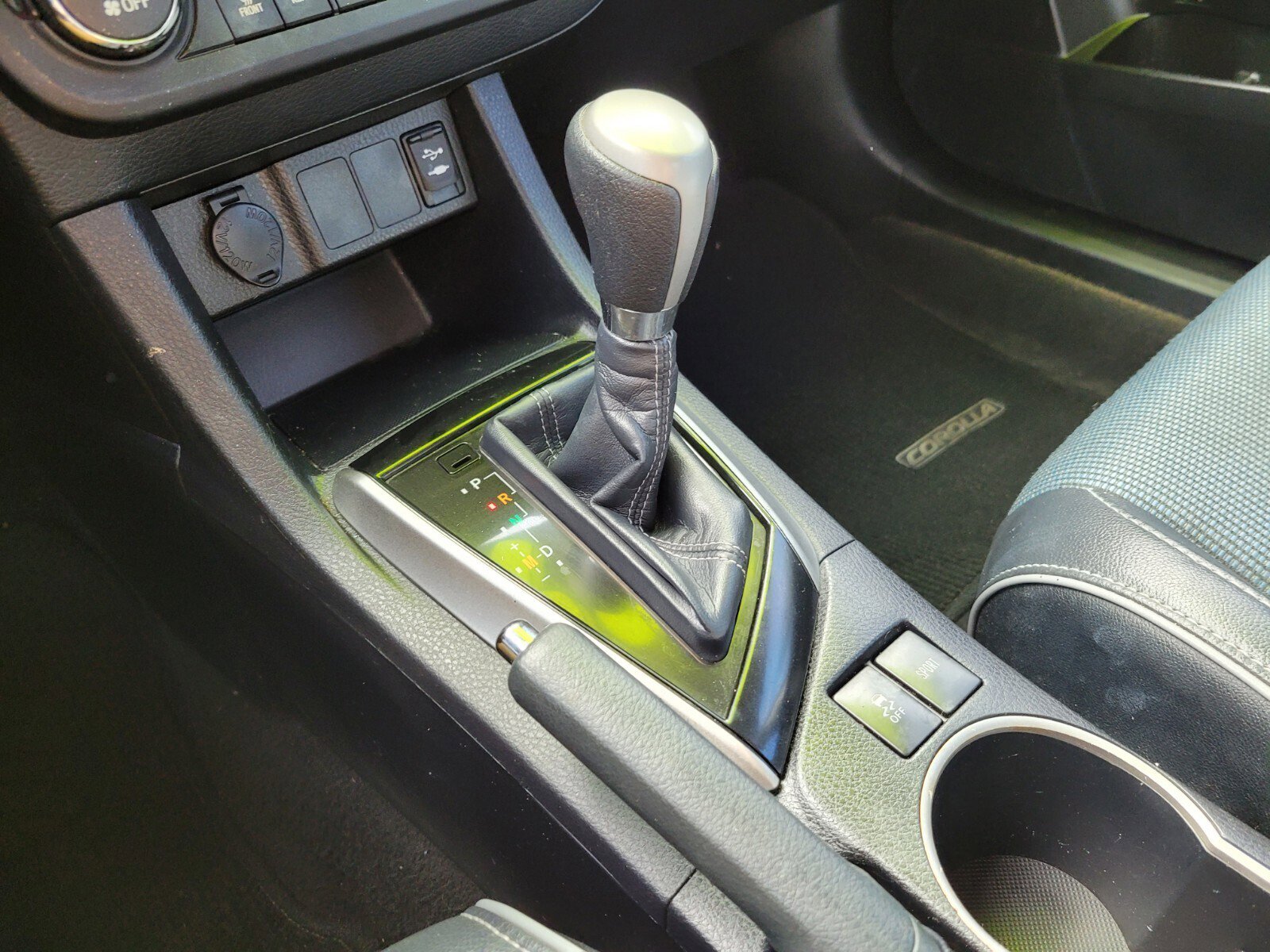 Used 2015 Toyota Corolla S image 11