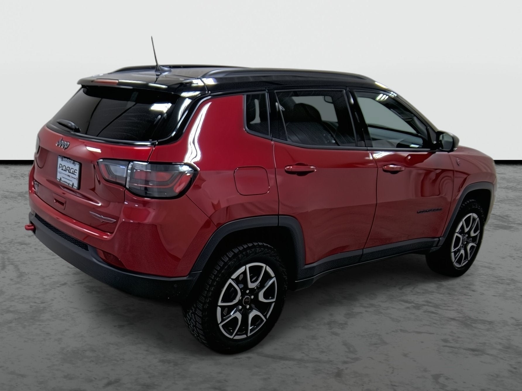 Used 2025 Jeep Compass Trailhawk w/ Trailhawk Elite Group AWD/4WD image 4