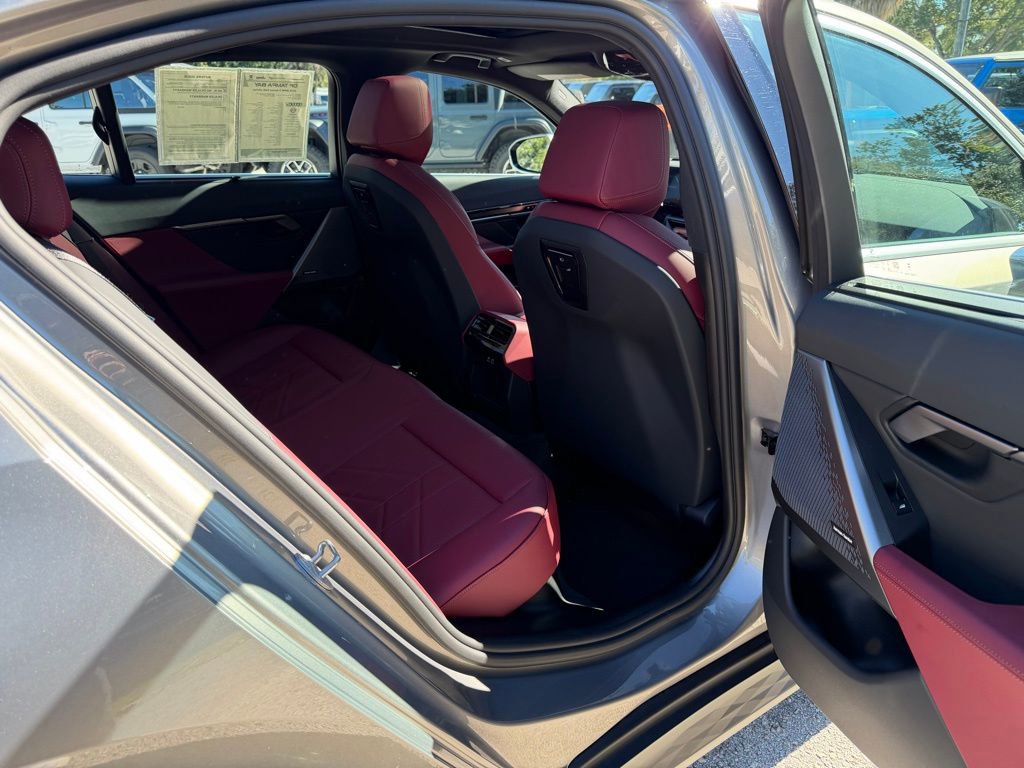 Used 2025 BMW 540i xDrive image 30