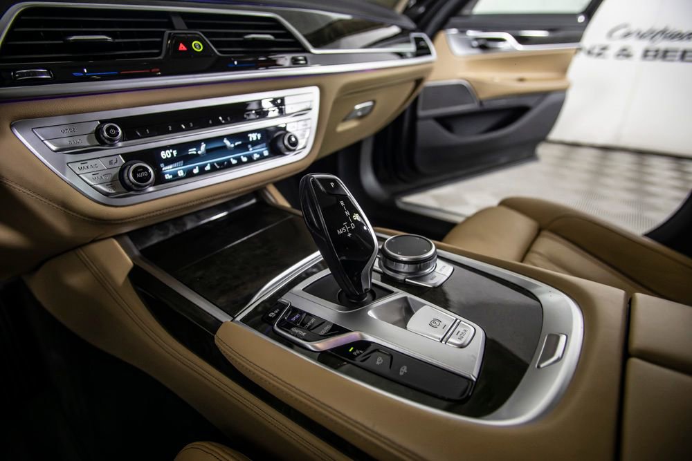 Used 2022 BMW 740i xDrive w/ Premium Package image 34