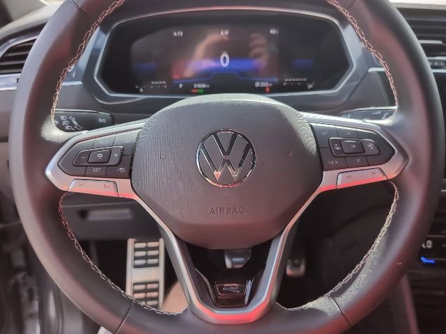 Used 2023 Volkswagen Tiguan SE R-Line image 11