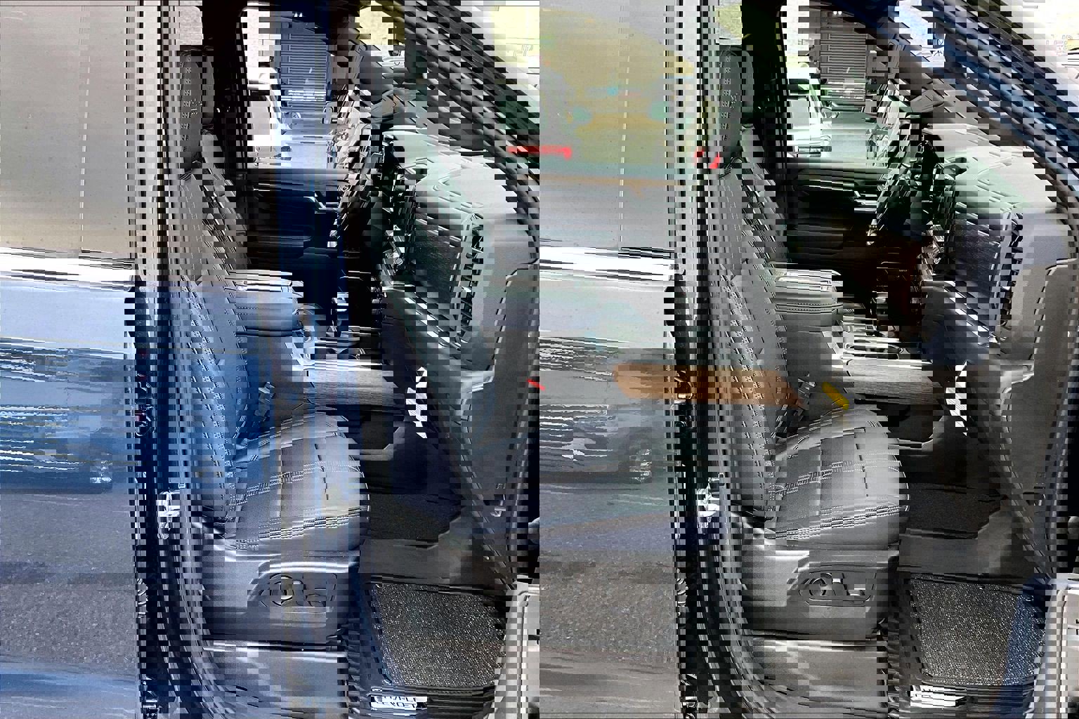 Used 2022 Chevrolet Silverado 1500 High Country image 7