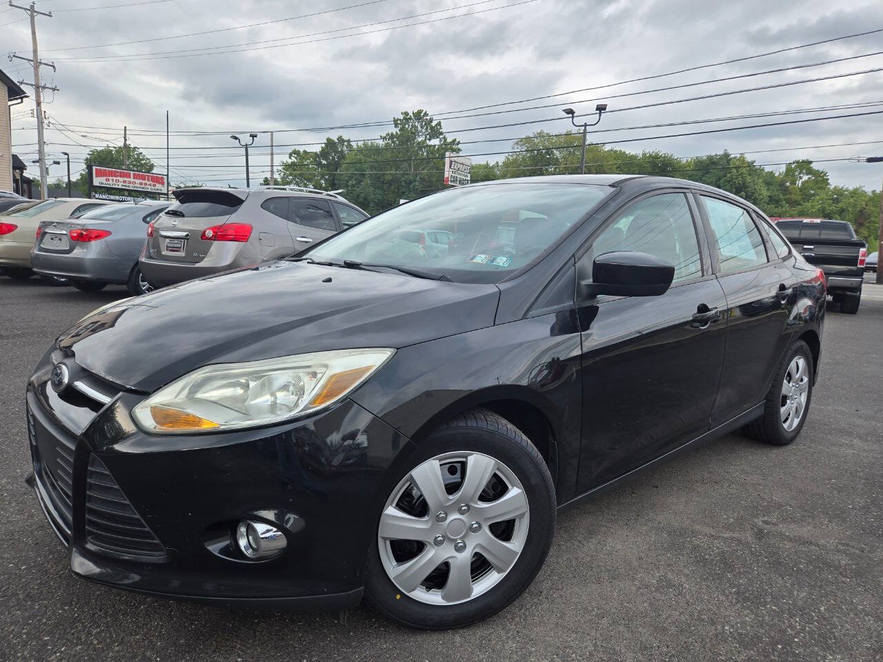 Used 2012 Ford Focus SE FWD image 2