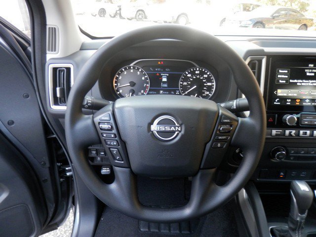 Used 2025 Nissan Frontier SV AWD/4WD image 19