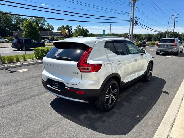 Certified 2025 Volvo XC40 B5 Core AWD/4WD image 5