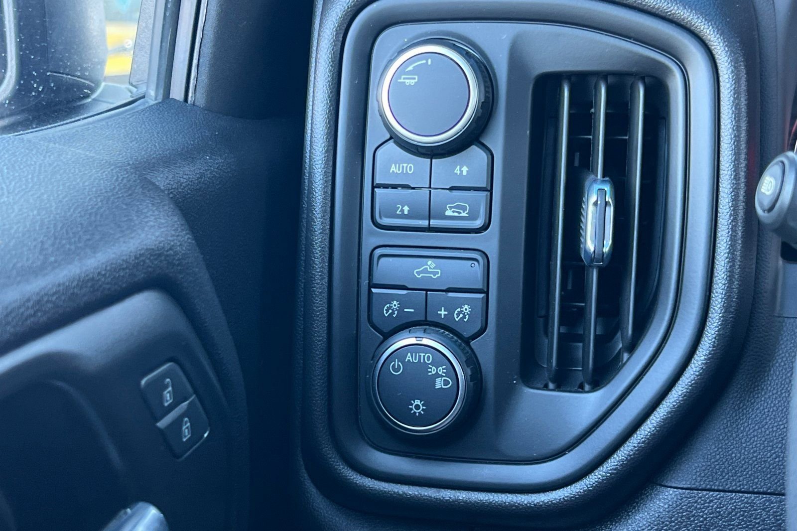 Used 2023 Chevrolet Silverado 1500 Custom w/ LPO, Dark Essentials Package AWD/4WD image 36