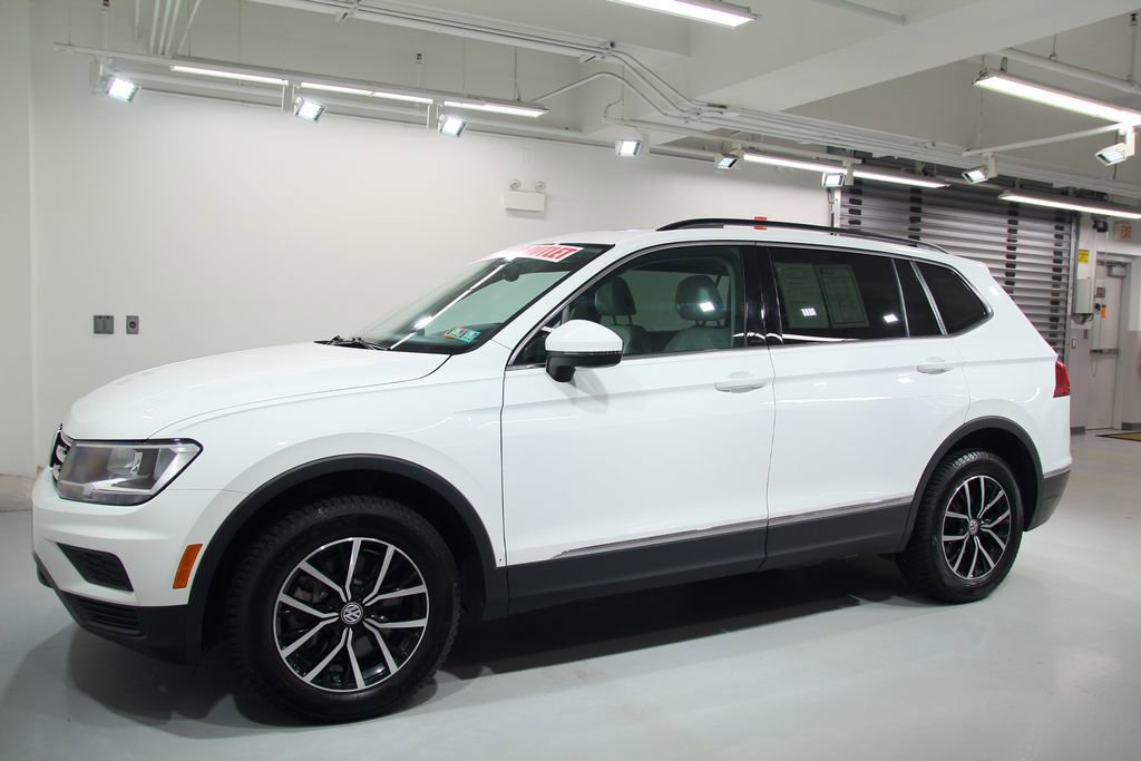 Used 2021 Volkswagen Tiguan SE w/ Panoramic Sunroof Package AWD/4WD image 3