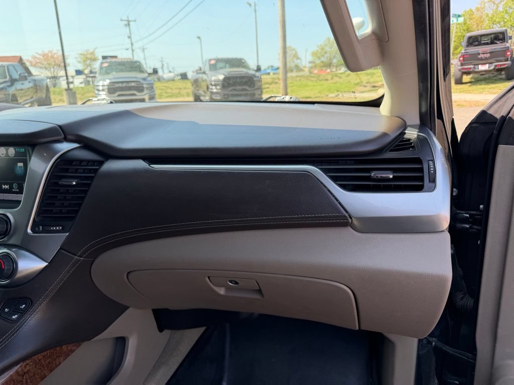 Used 2019 Chevrolet Suburban Premier AWD/4WD image 34