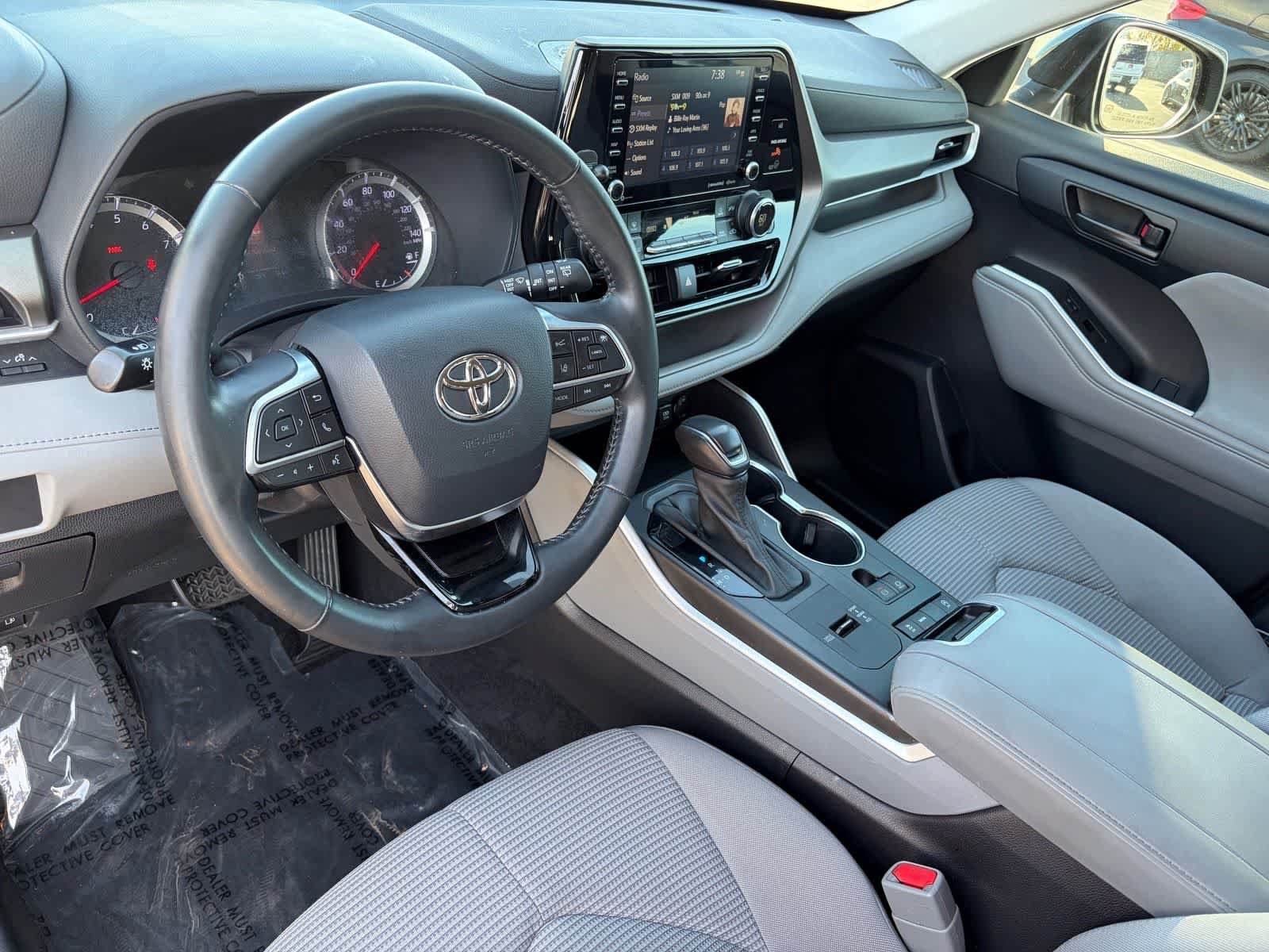 Used 2021 Toyota Highlander LE FWD image 15