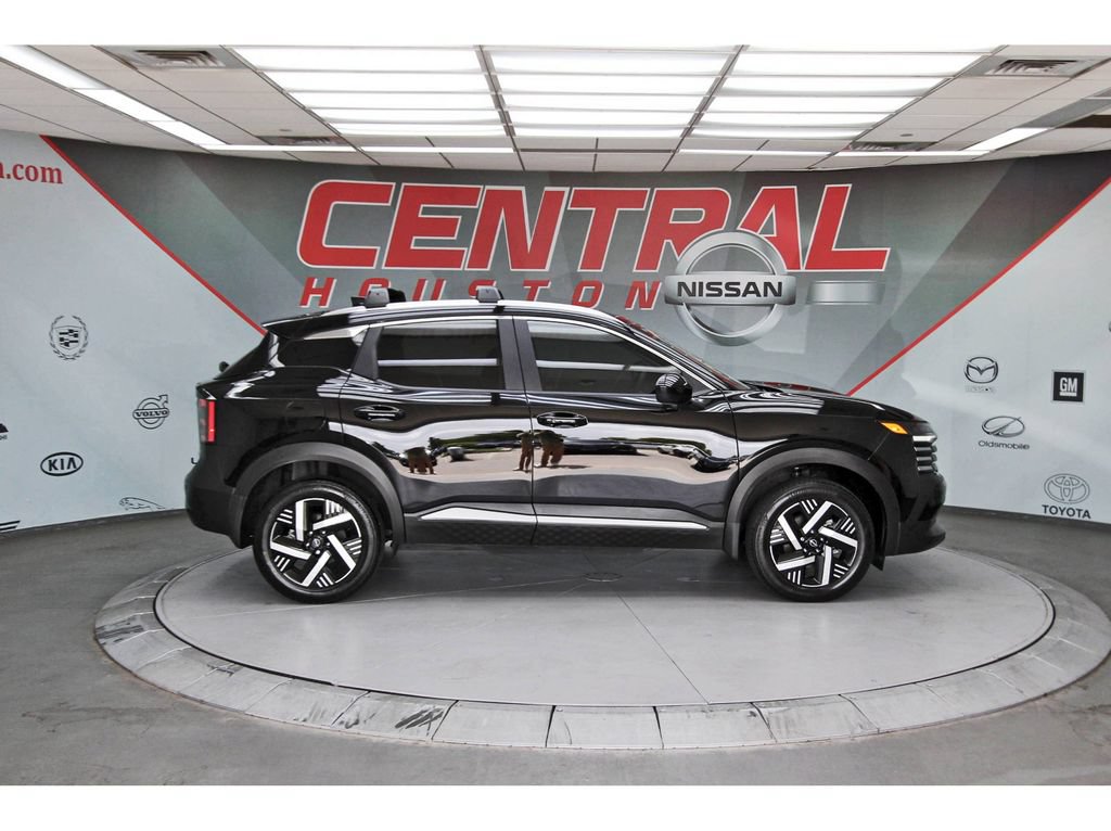 Used 2026 Nissan Kicks SV w/ SV Premium Package FWD image 5