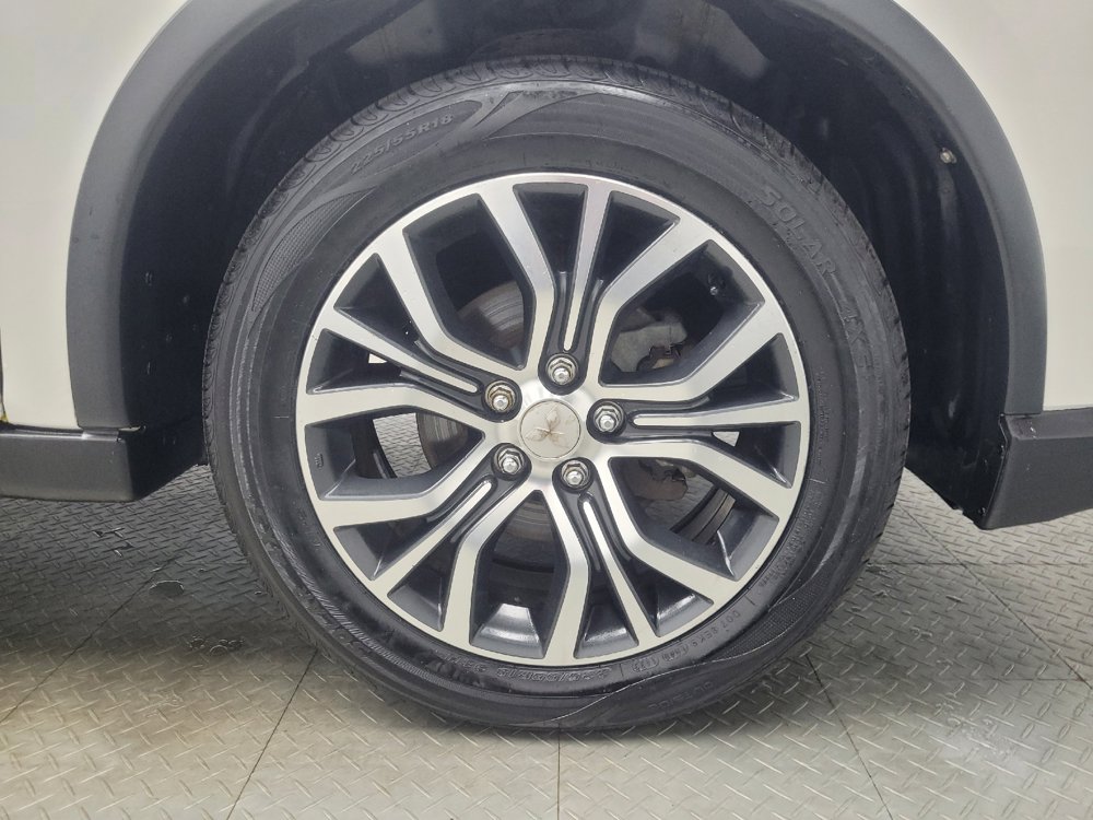 Used 2016 Mitsubishi Outlander SE AWD/4WD image 31