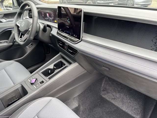 New 2026 Volkswagen Tiguan SE R-Line FWD image 28