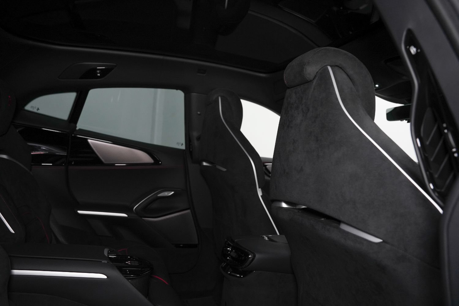 Used 2026 Ferrari Purosangue AWD/4WD image 38