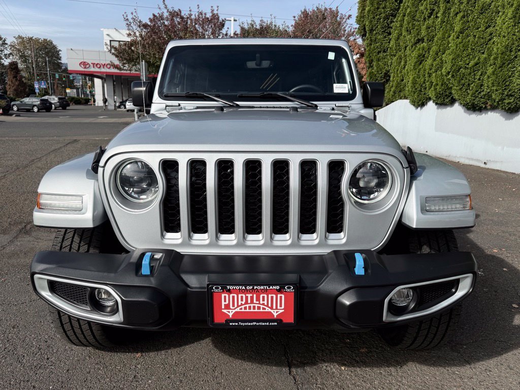 Used 2023 Jeep Wrangler Unlimited Sahara AWD/4WD image 3