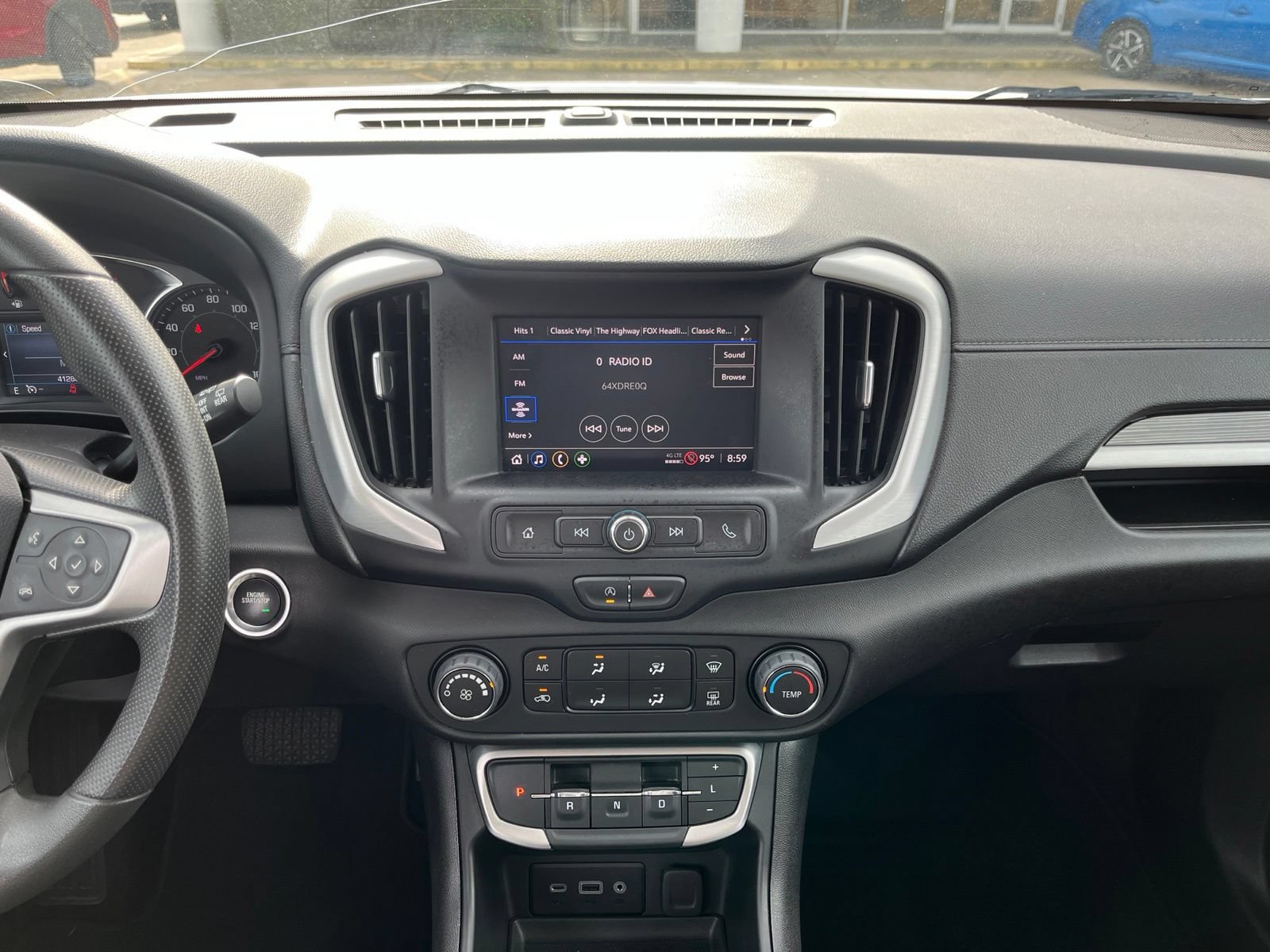 Used 2024 GMC Terrain SLE FWD image 10