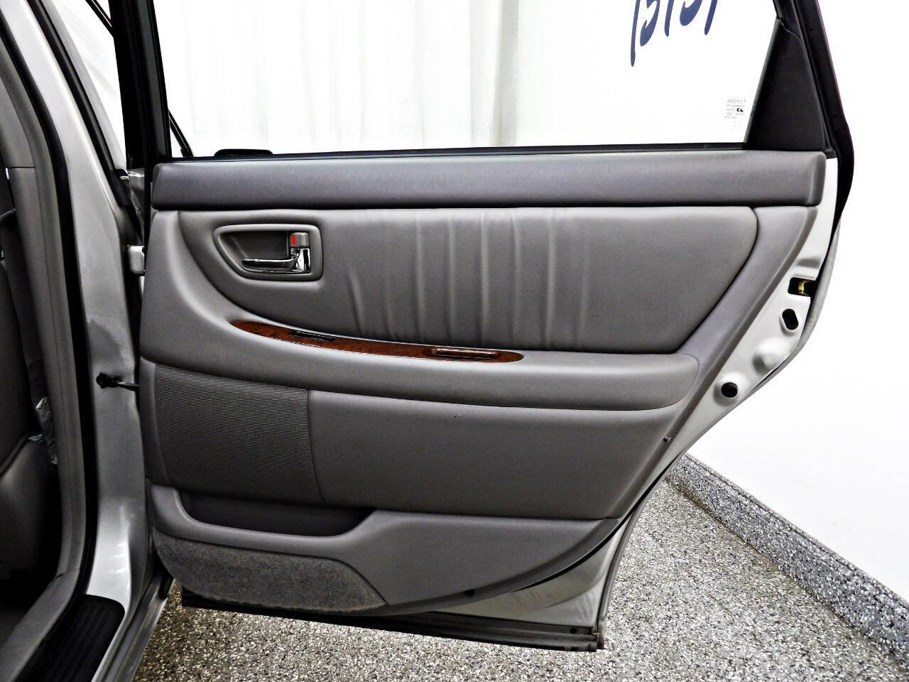 Used 2003 Toyota Avalon XLS image 12