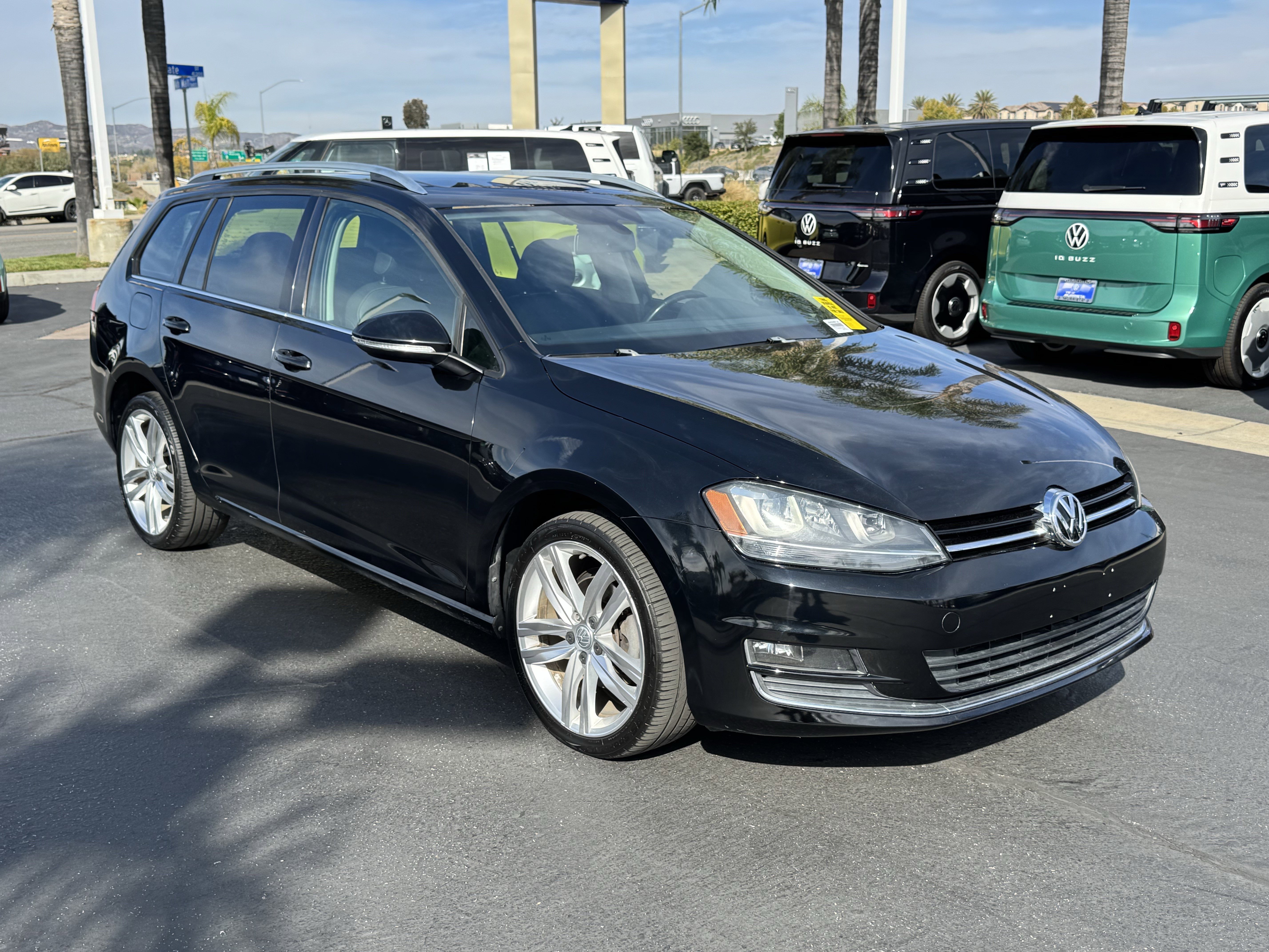 Used 2015 Volkswagen Golf TDI SEL w/ Lighting Package (SEL) image 2