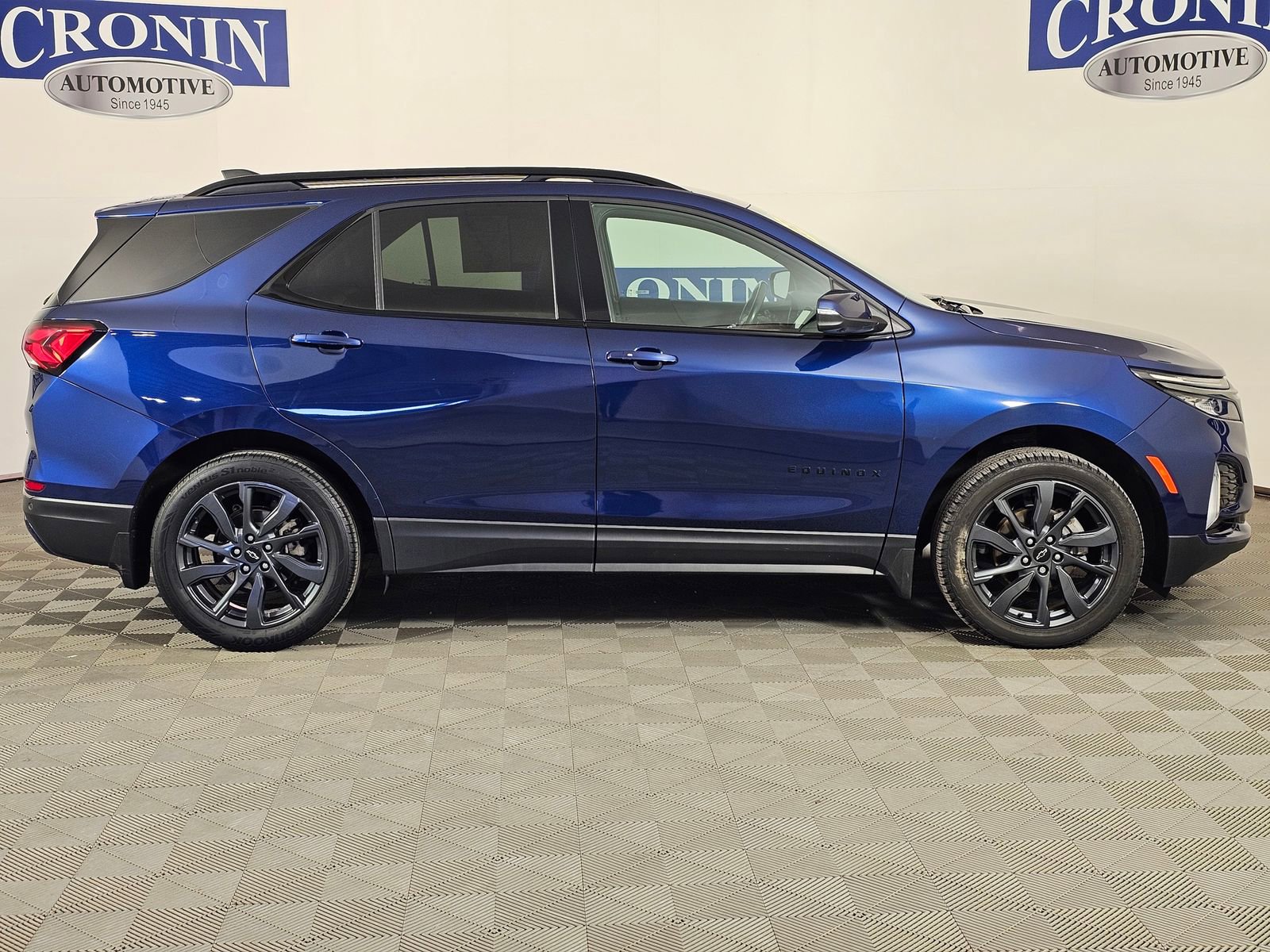 Used 2022 Chevrolet Equinox RS w/ Infotainment Package image 7