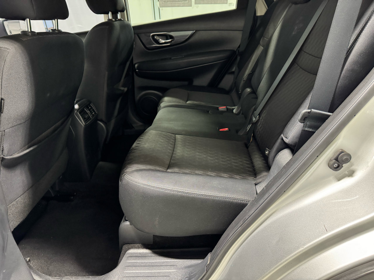 Used 2017 Nissan Rogue SV image 12