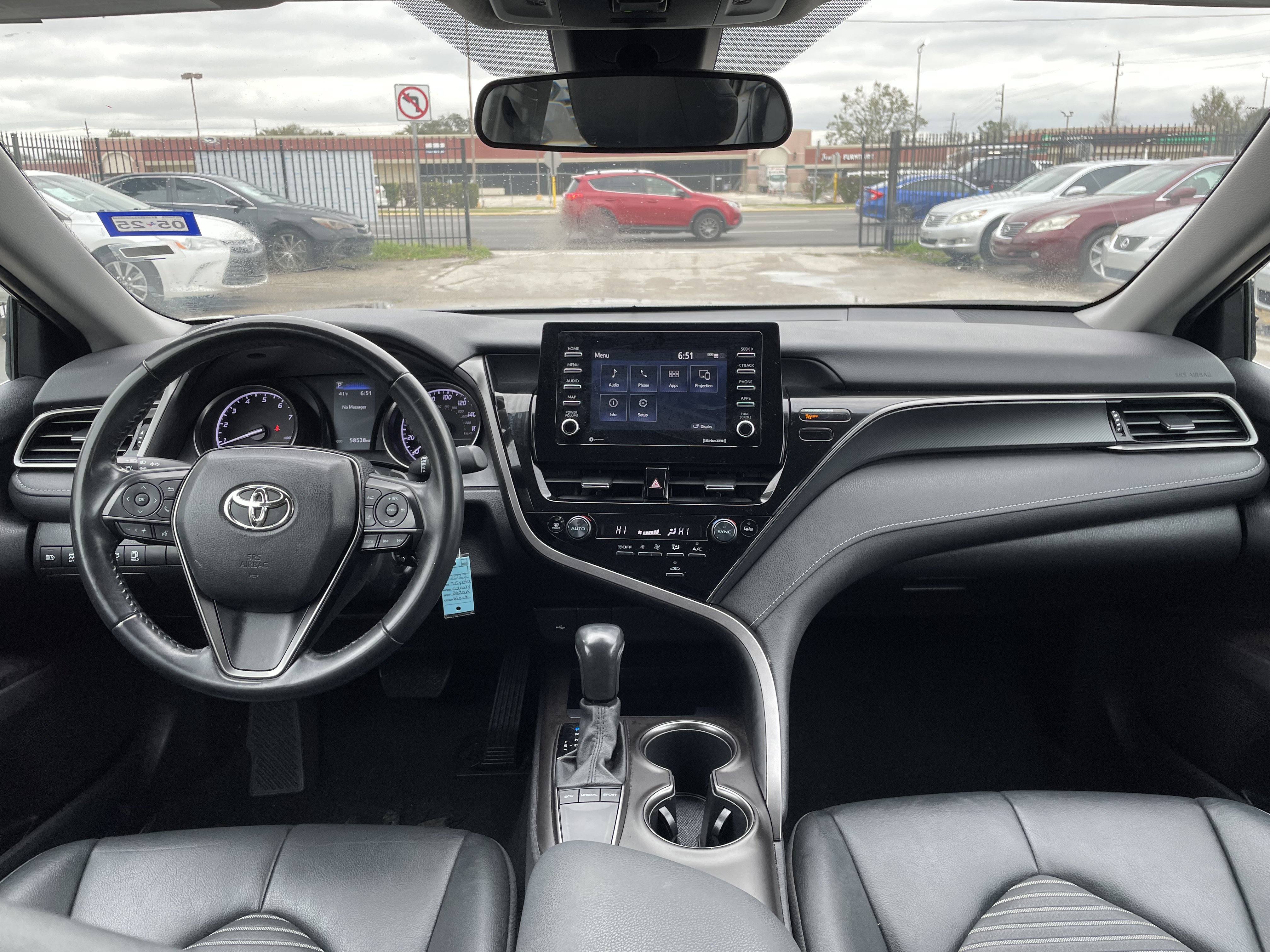 Used 2022 Toyota Camry SE FWD image 4