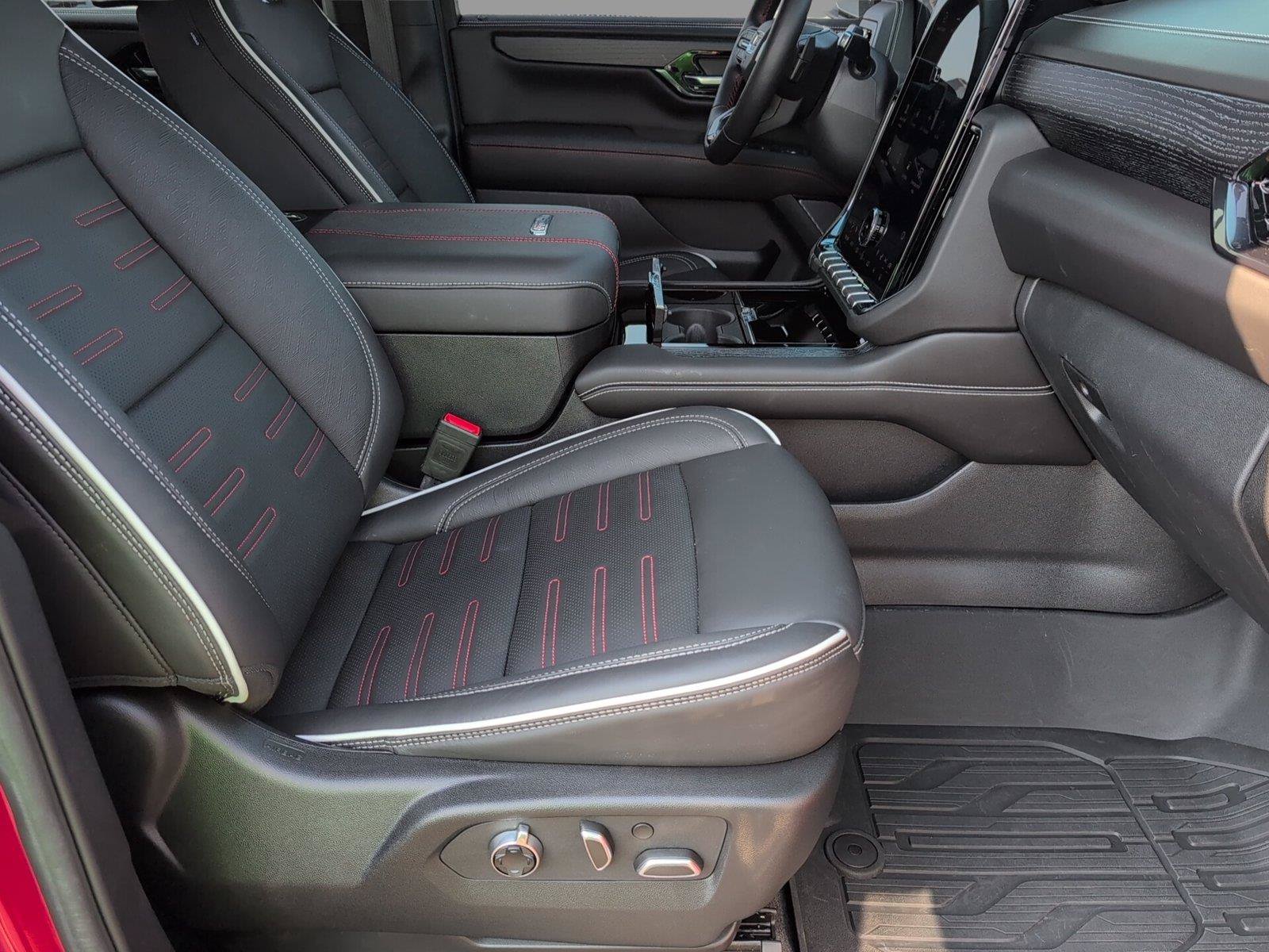 Certified 2025 GMC Yukon AT4 Ultimate AWD/4WD image 43