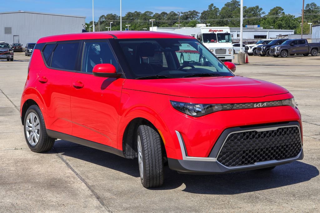 Used 2024 Kia Soul LX image 2