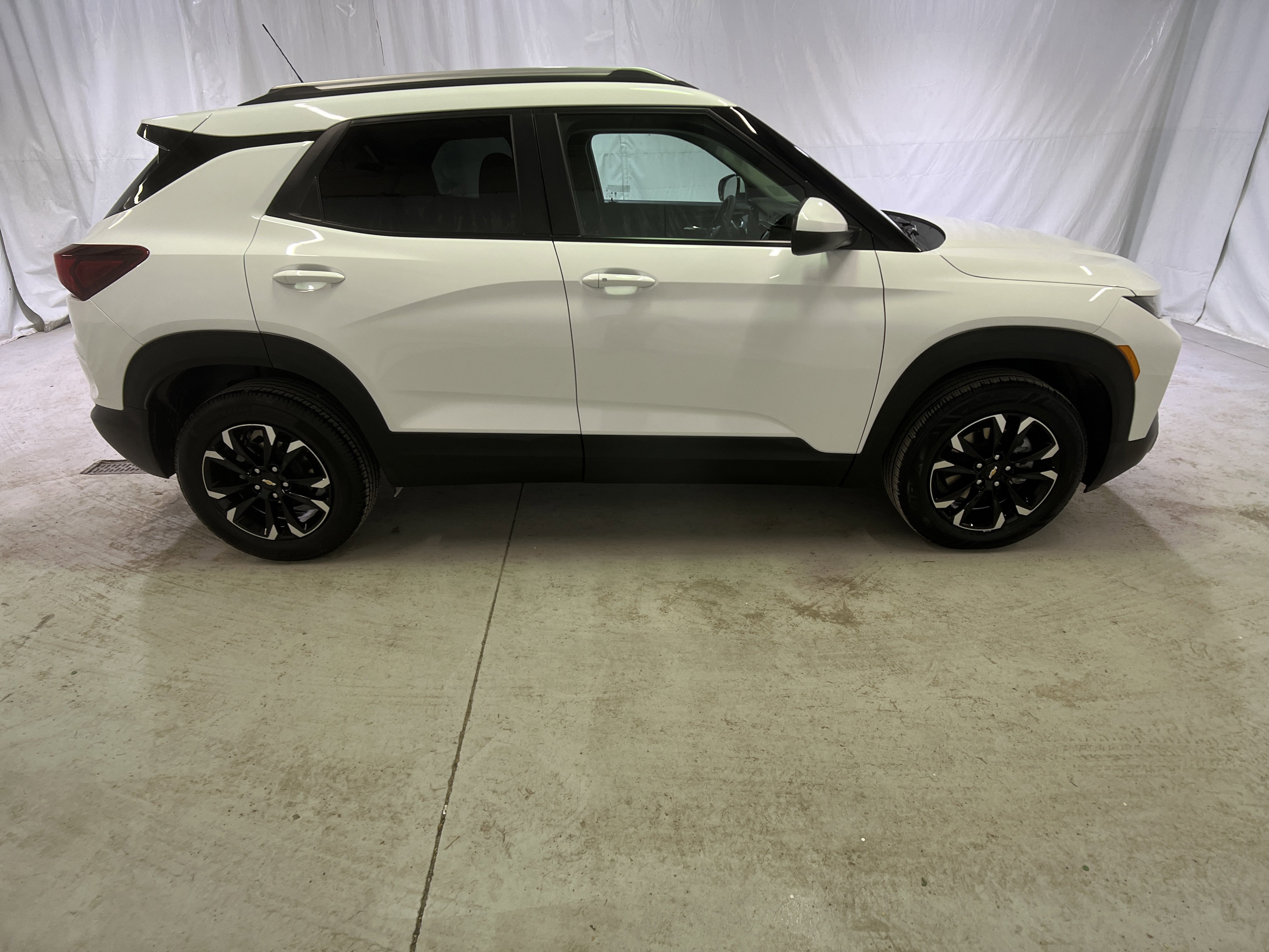 Used 2023 Chevrolet TrailBlazer LT w/ Convenience Package image 12