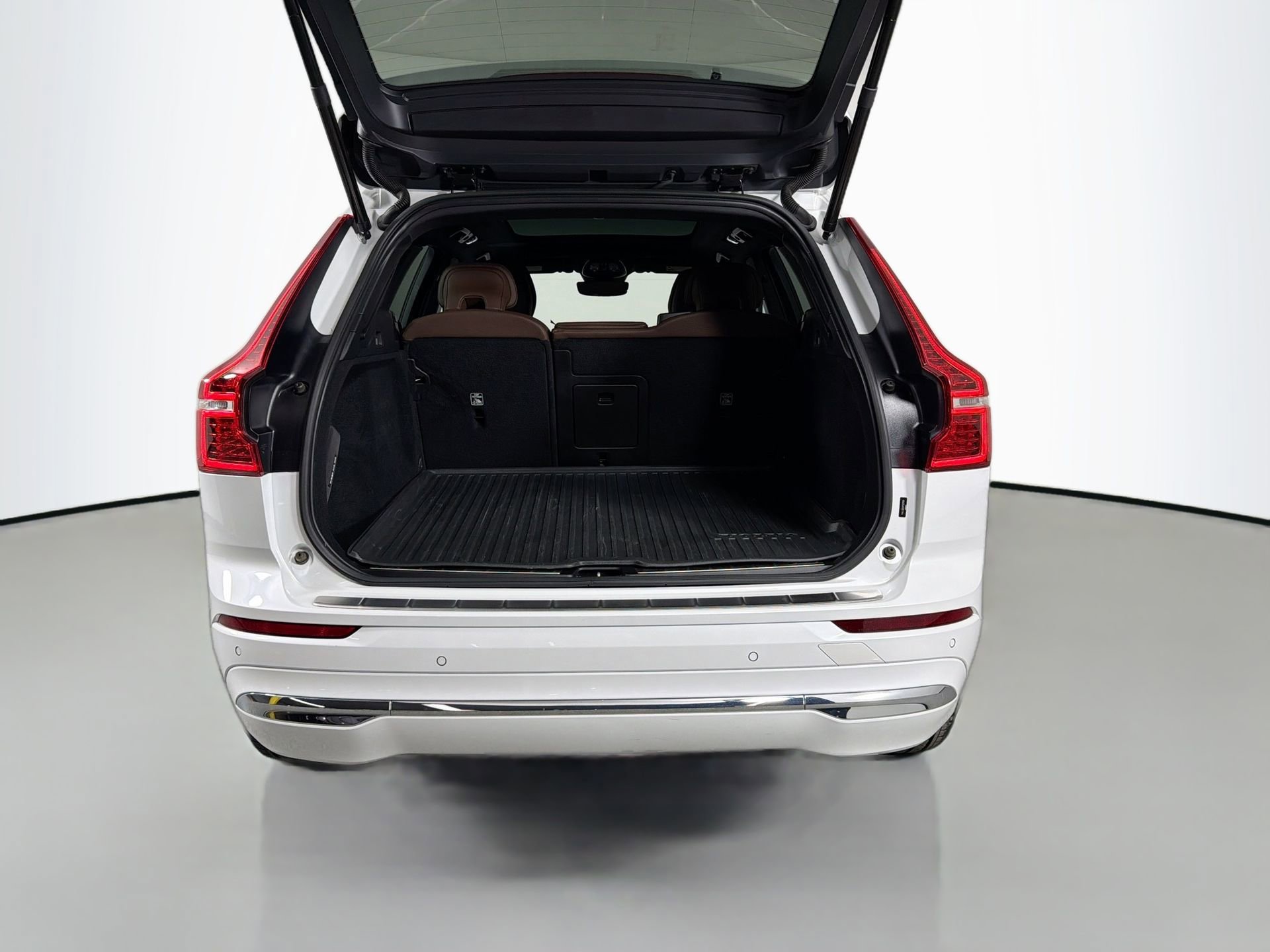 Certified 2023 Volvo XC60 B5 Plus w/ Protection Package Premier FWD image 27