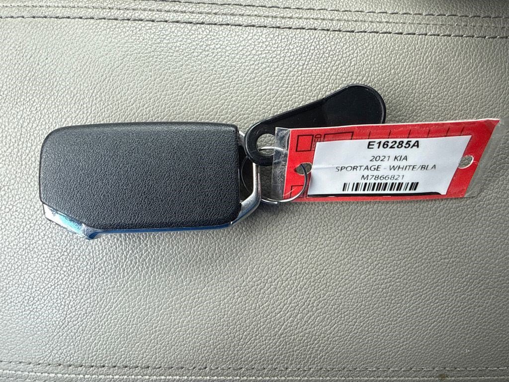 Used 2021 Kia Sportage S w/ S AWD Premium Package image 4