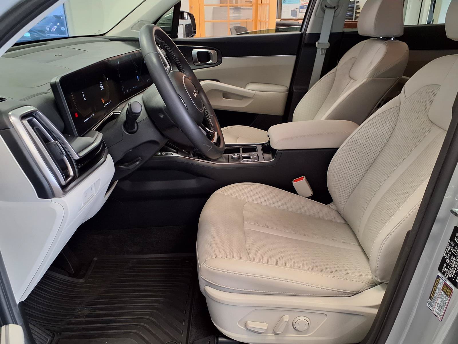 Used 2025 Kia Sorento EX FWD image 21