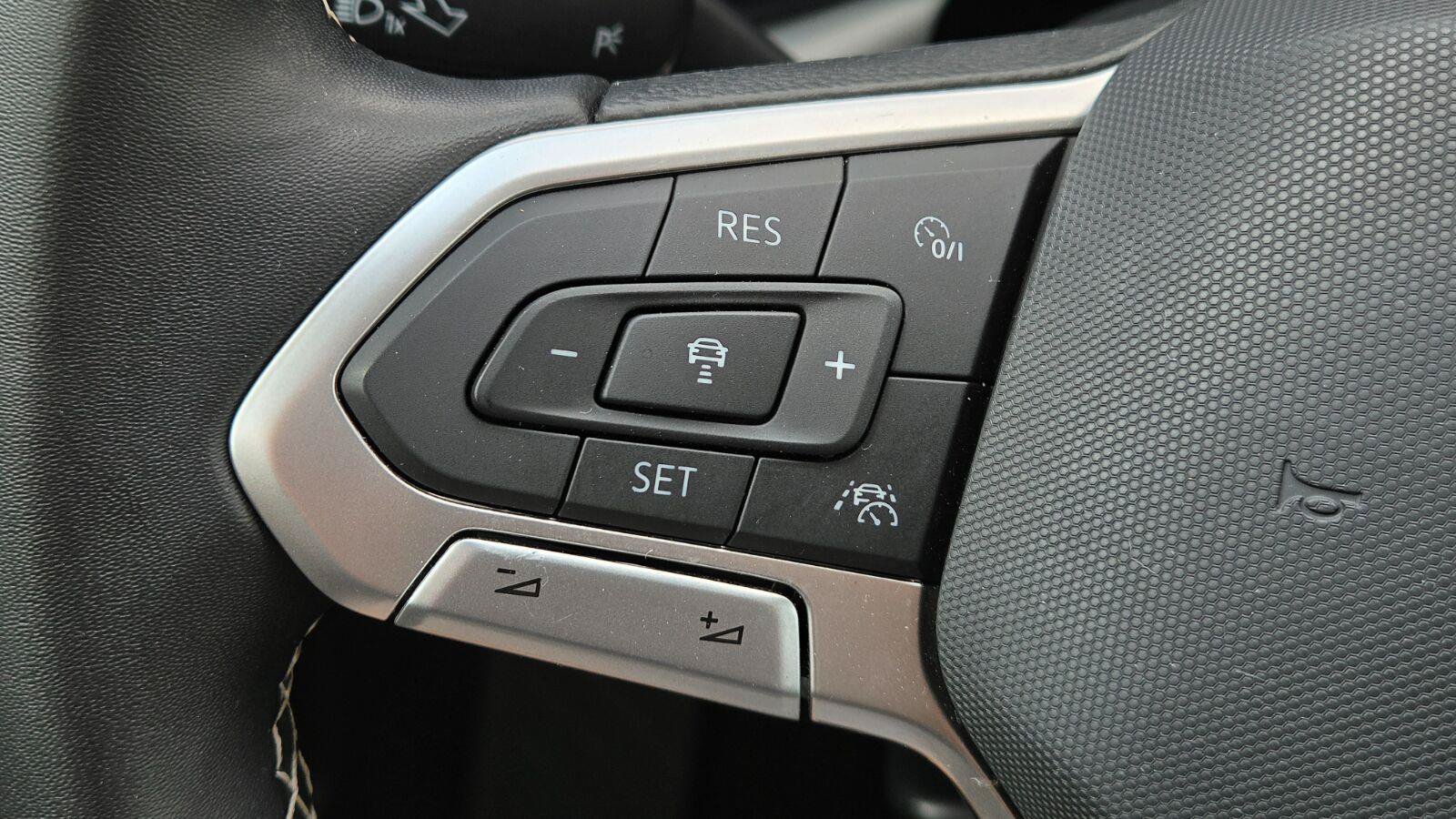 Certified 2023 Volkswagen Taos SE w/ Panoramic Sunroof Package FWD image 27