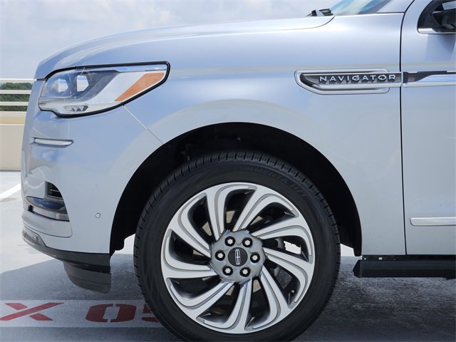 Used 2024 Lincoln Navigator L 4WD image 10