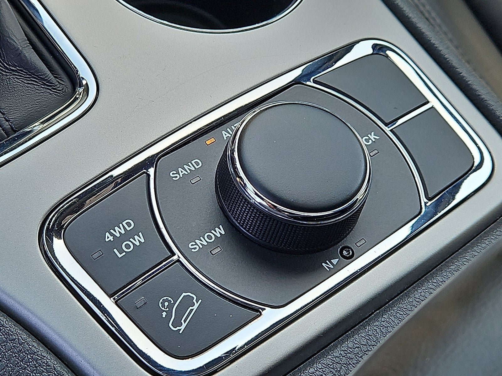Used 2018 Jeep Grand Cherokee Limited AWD/4WD image 26