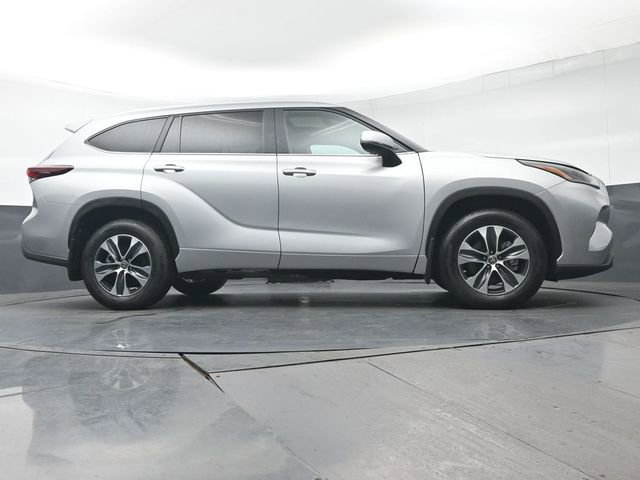 Certified 2024 Toyota Highlander XLE image 45