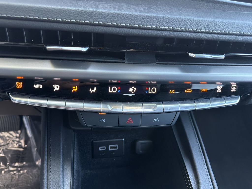 Certified 2025 Cadillac XT4 Premium Luxury image 32