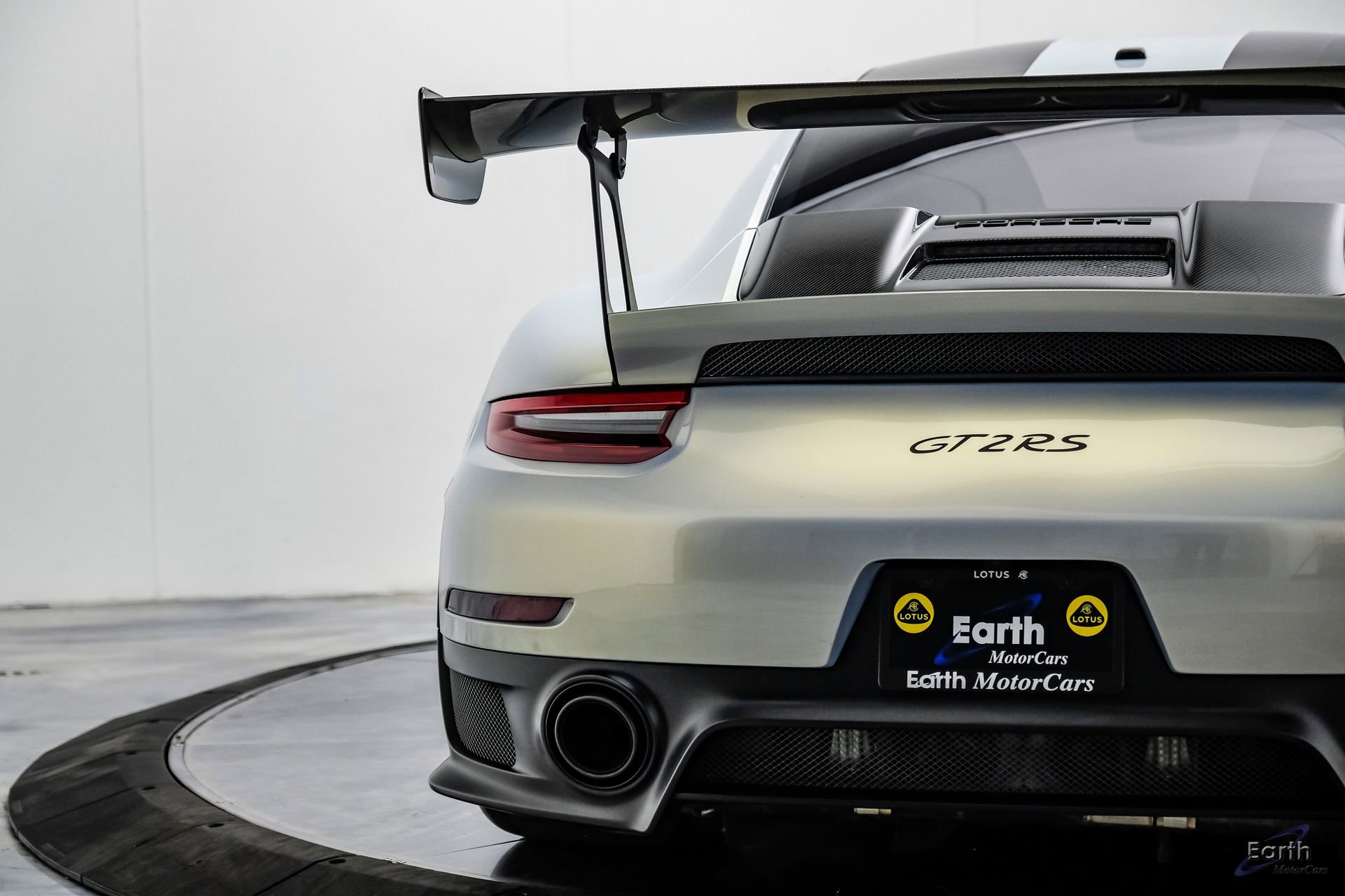 Used 2018 Porsche 911 GT2 RS w/ Weissach Package RWD image 17