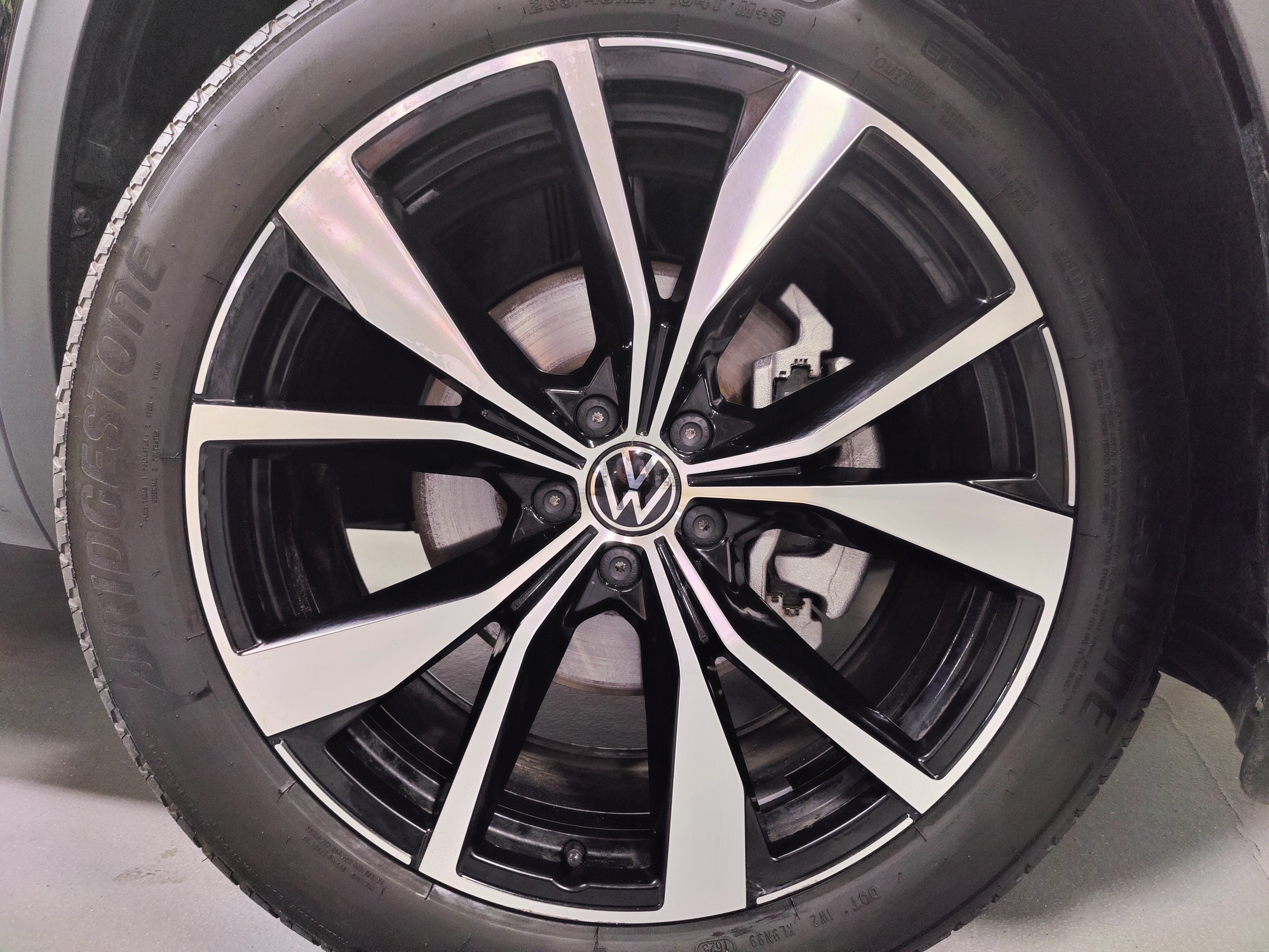 Used 2025 Volkswagen Atlas SEL Premium R-Line AWD/4WD image 9