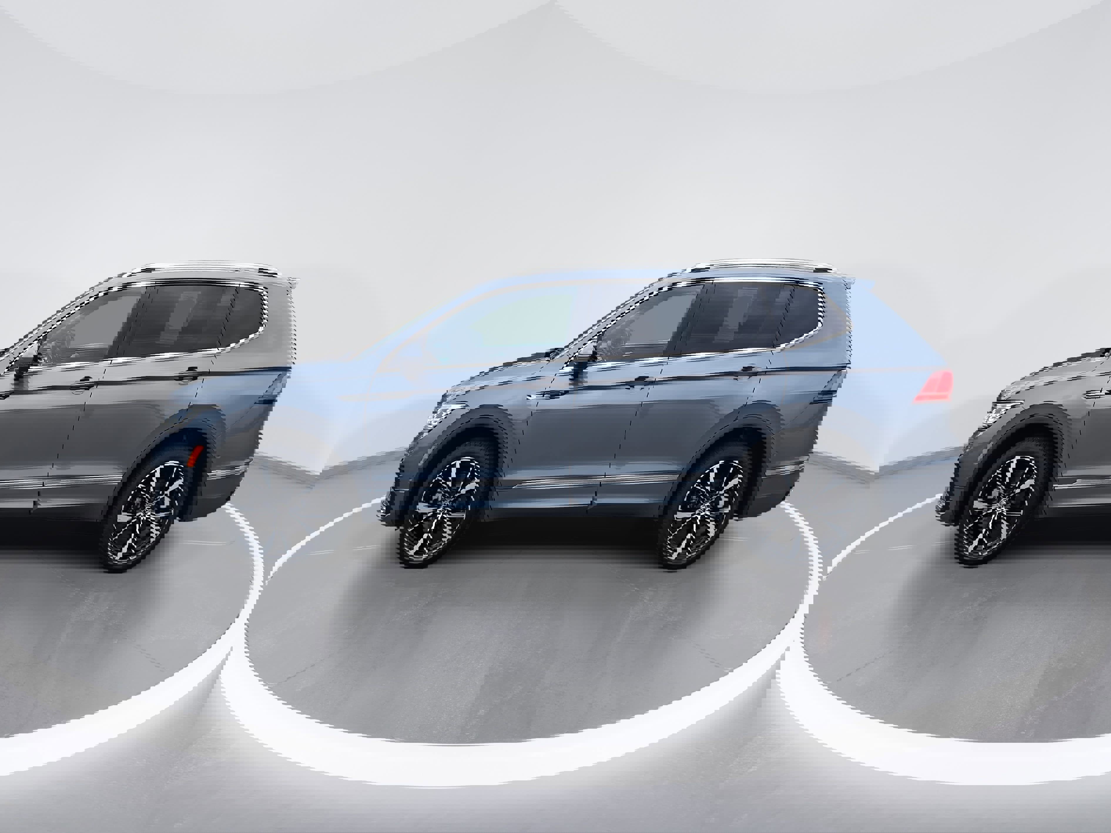 Certified 2024 Volkswagen Tiguan SEL R-Line image 6