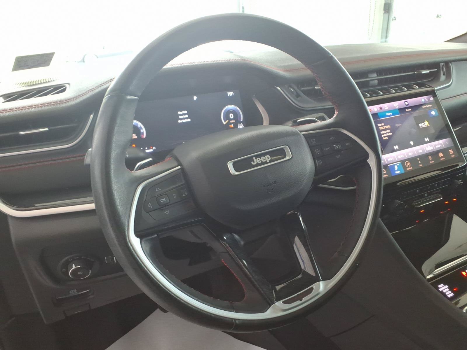 Used 2022 Jeep Grand Cherokee Trailhawk AWD/4WD image 11