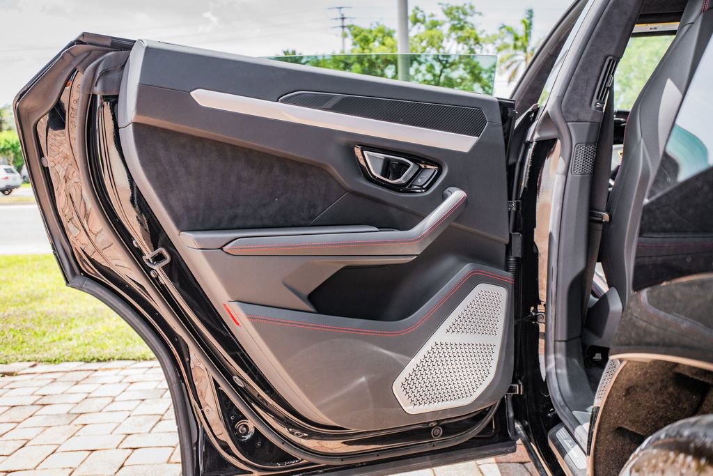 Used 2019 Lamborghini Urus AWD/4WD image 38