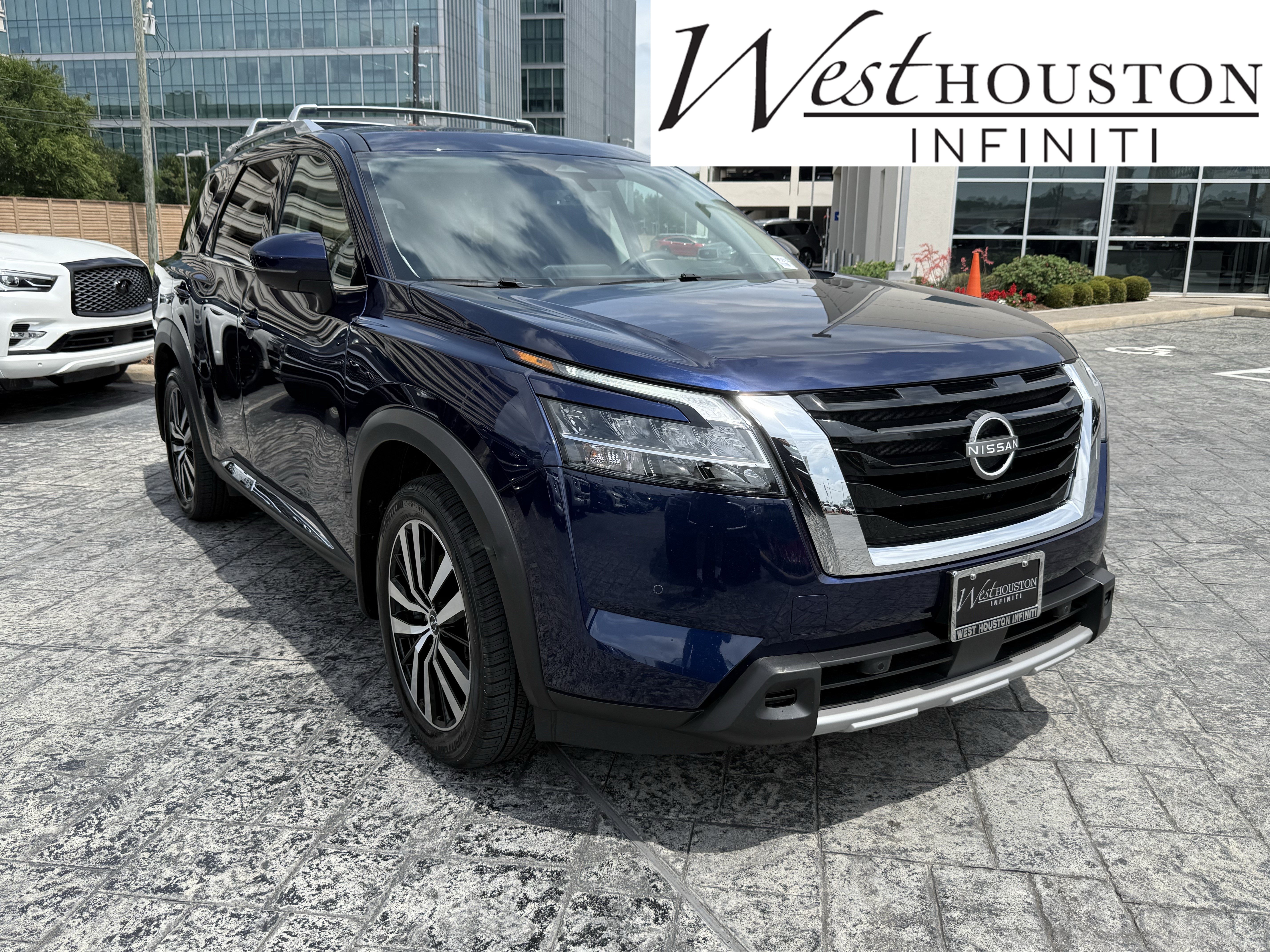 Used 2024 Nissan Pathfinder Platinum w/ Cargo Package