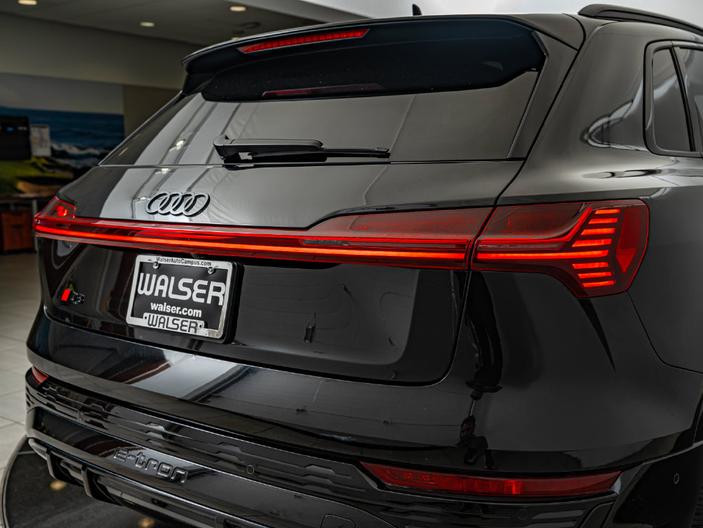 Certified 2024 Audi Q8 e-tron Prestige w/ Prestige Package AWD/4WD image 15