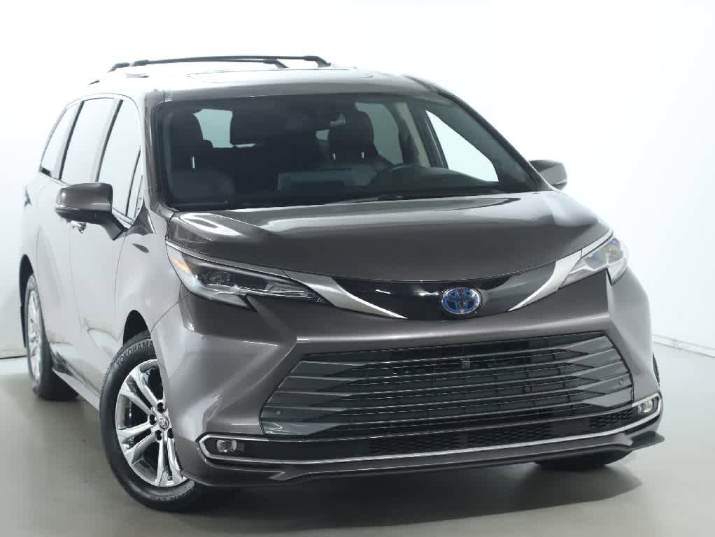 Certified 2022 Toyota Sienna Platinum AWD/4WD image 2