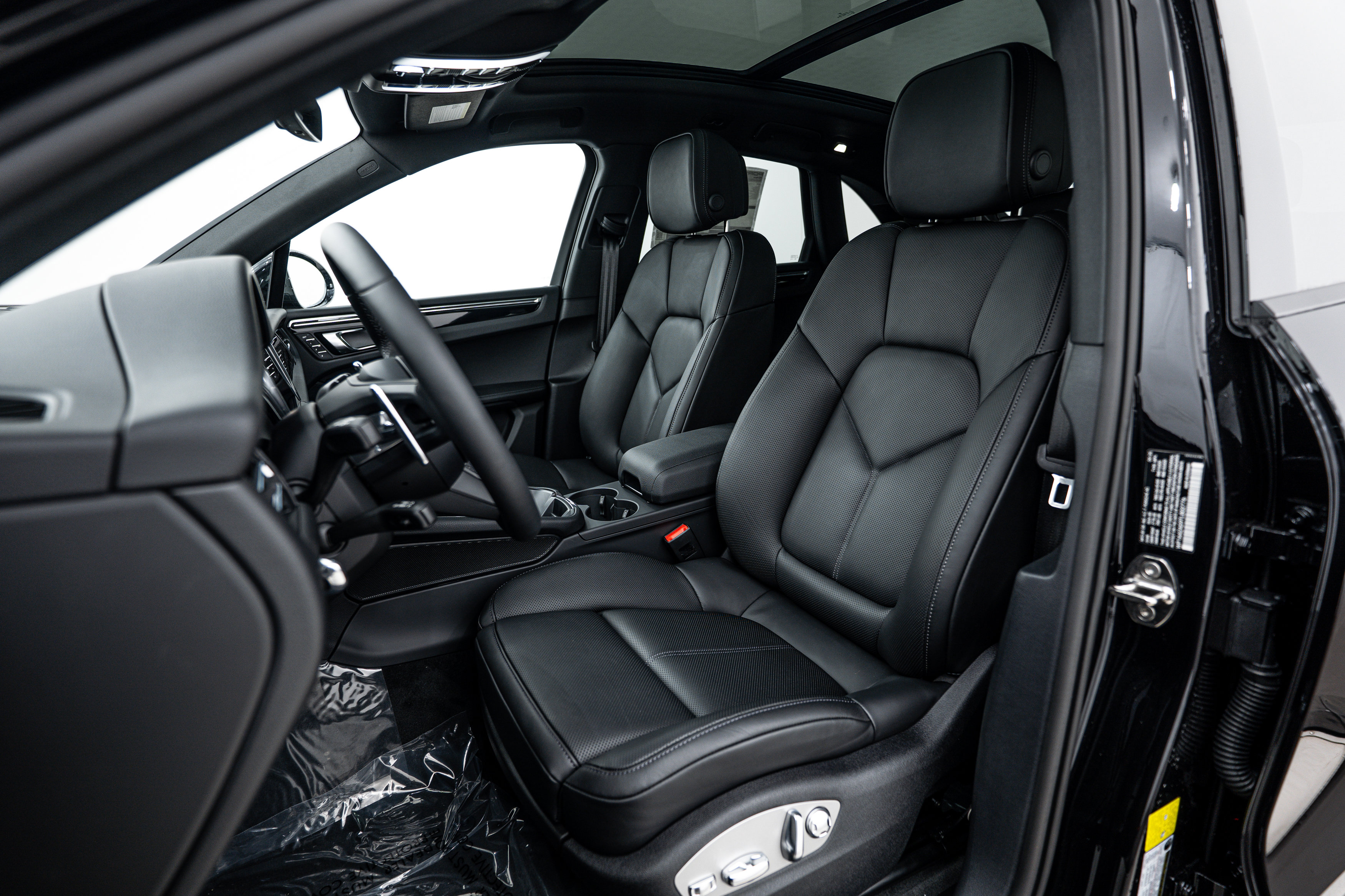 New 2026 Porsche Macan image 5