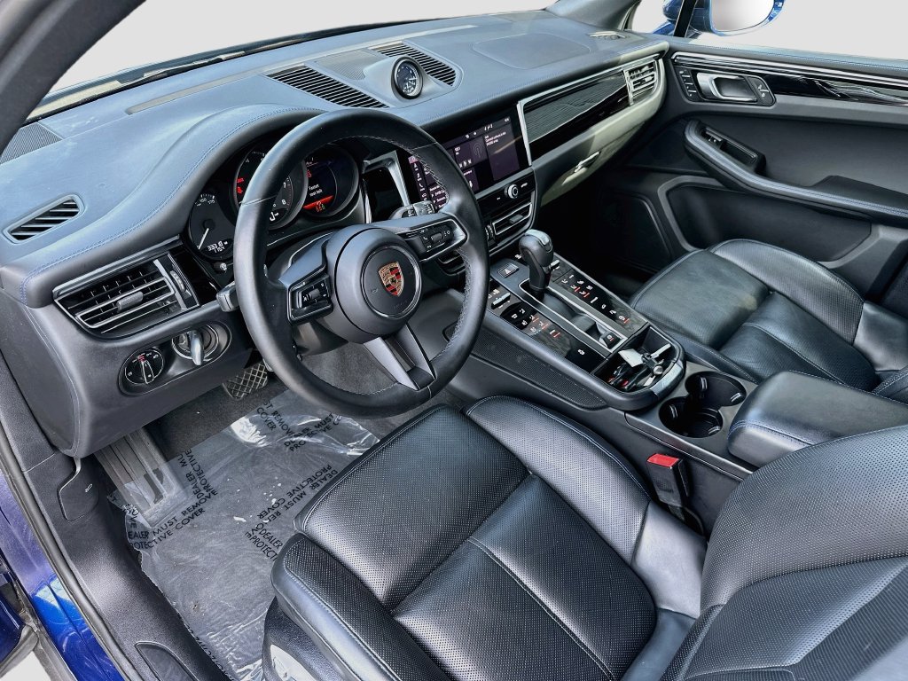Certified 2024 Porsche Macan AWD/4WD image 4