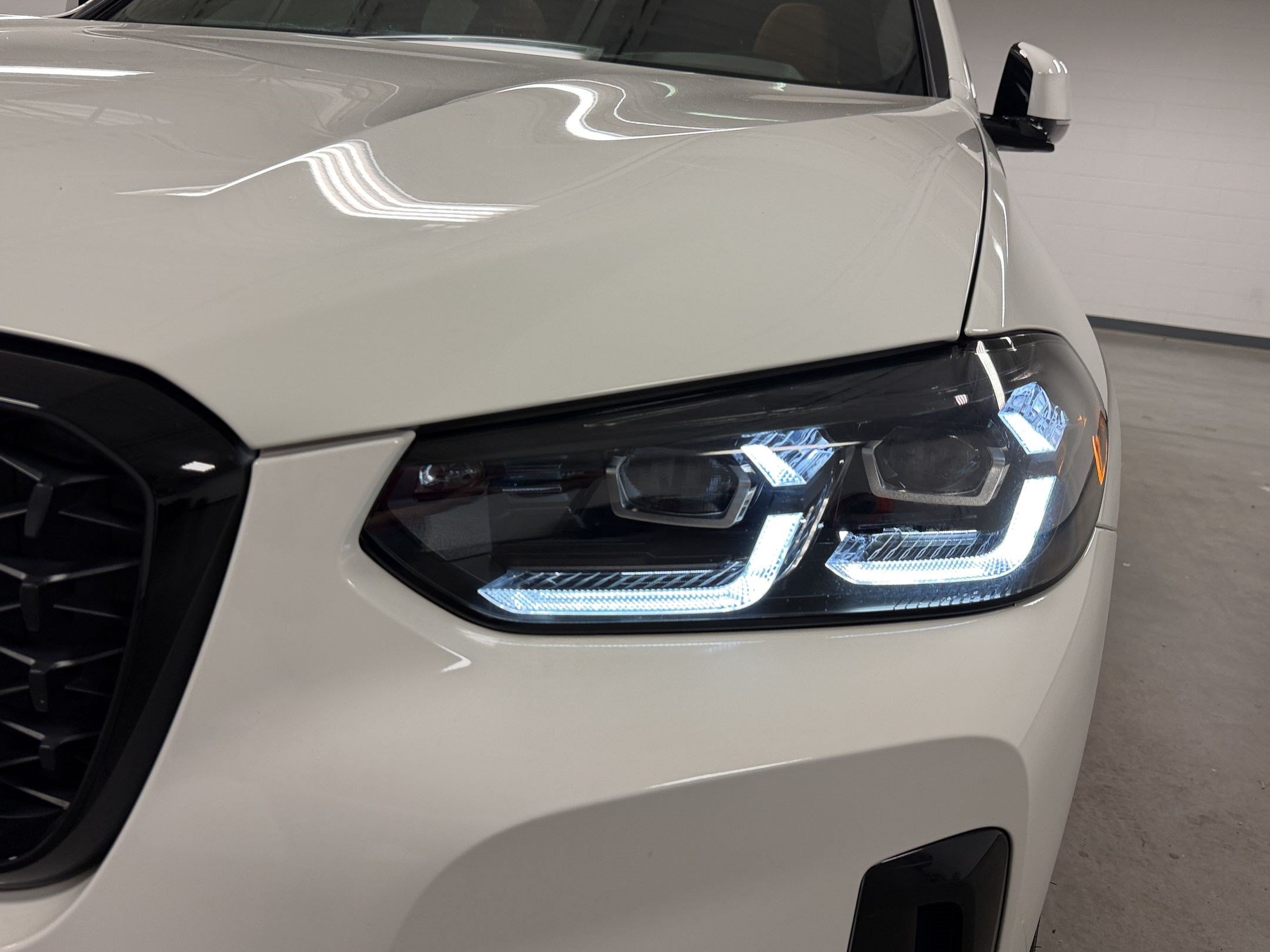 Certified 2025 BMW X4 xDrive30i w/ Premium Package AWD/4WD image 12