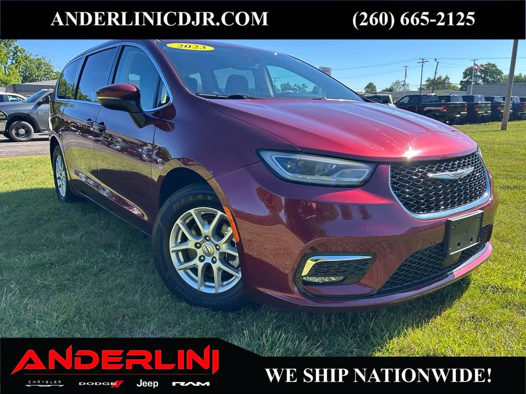 Used 2023 Chrysler Pacifica Touring-L FWD image 1